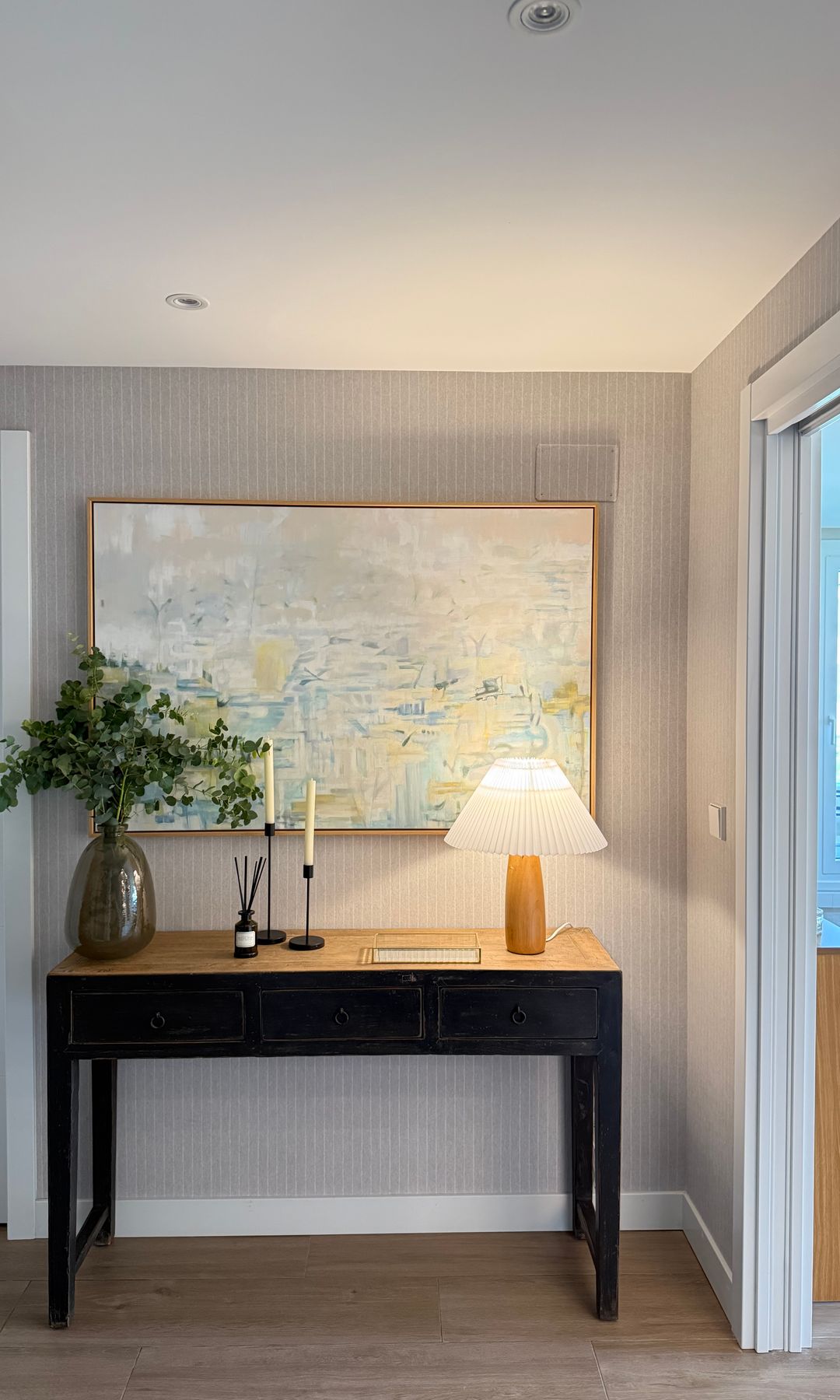 Recibidor con consola, diseñado por Deco&Living