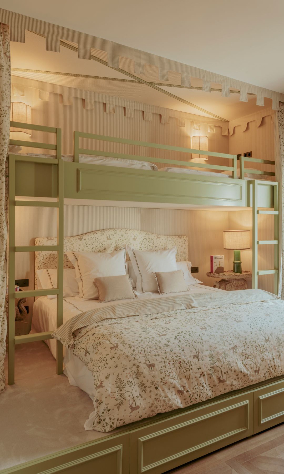 Dormitorio con litera de obra