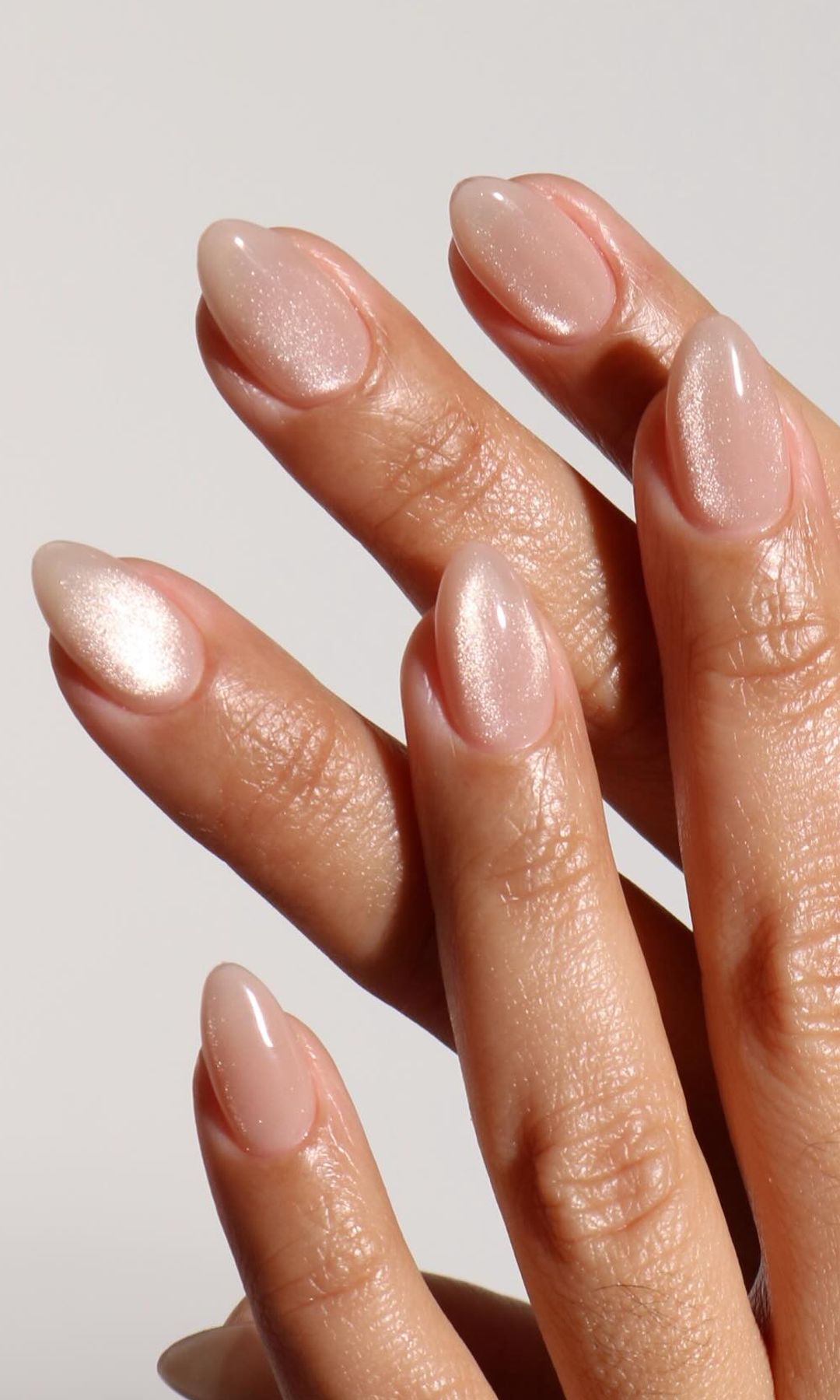 Manicura efecto ojo de gato rosa