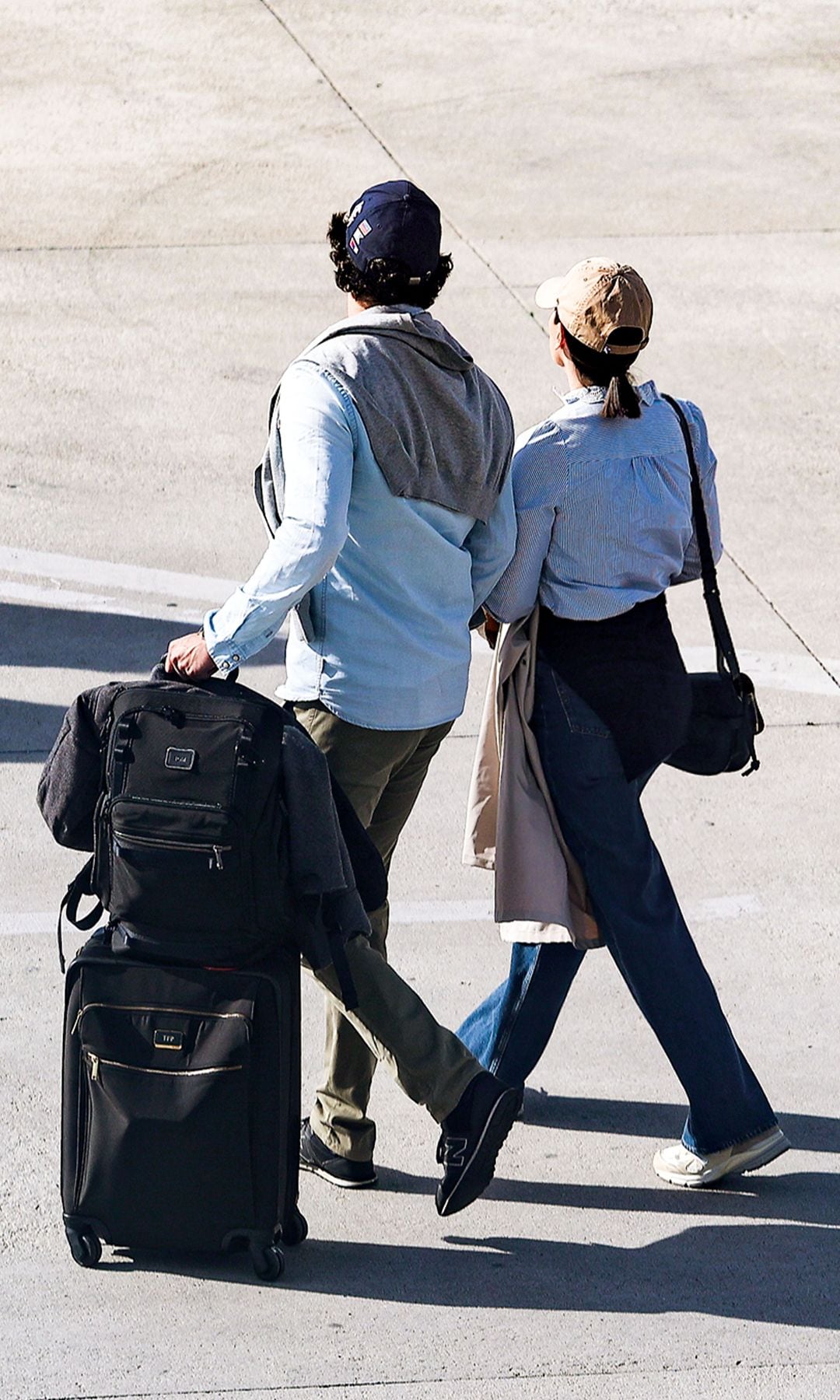 Tamara Falcó e Íñigo Onieva caminando