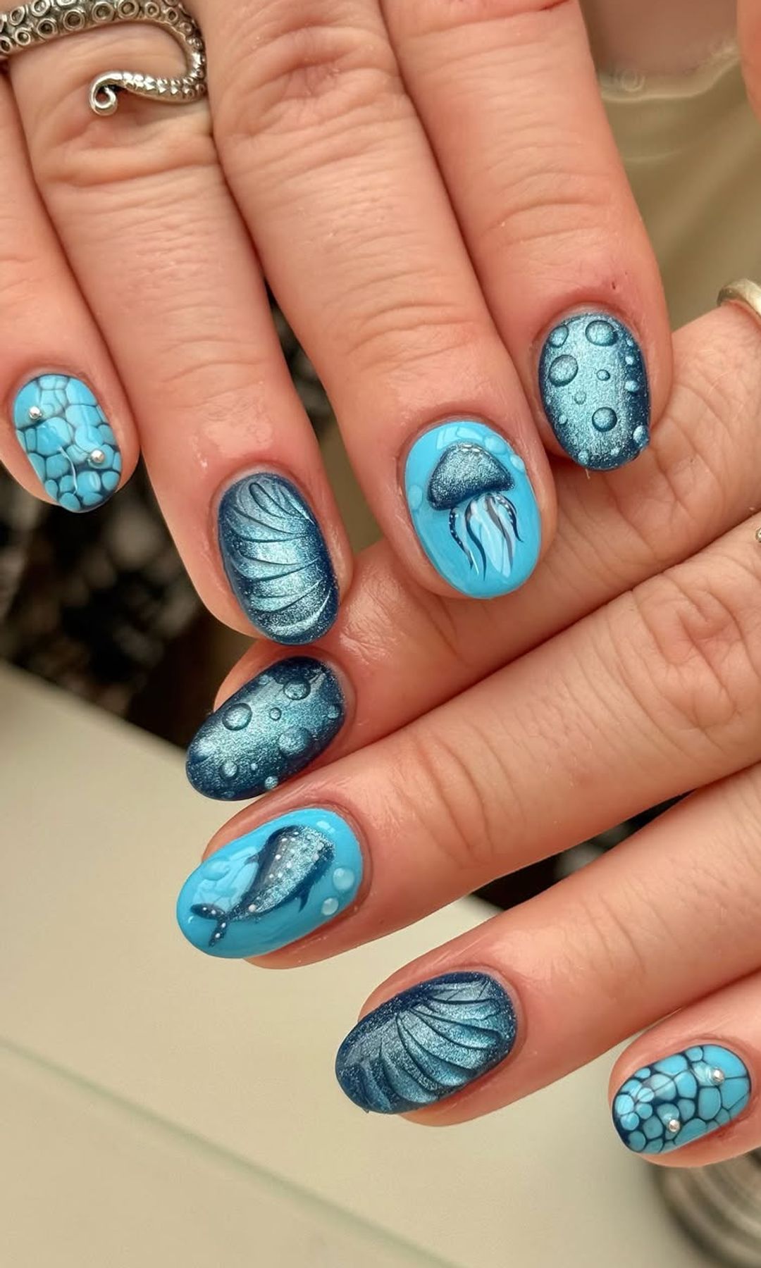 Manicura marina efecto ojo de gato