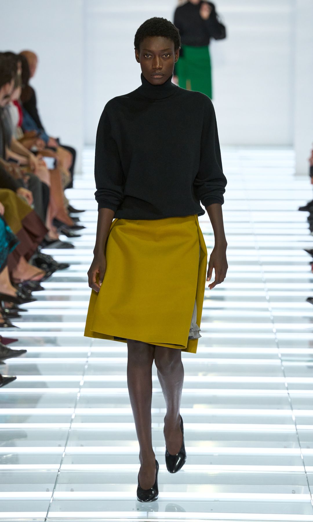 Cómo combinar una falda en 63 looks: el nuevo reto de Prada en Milán