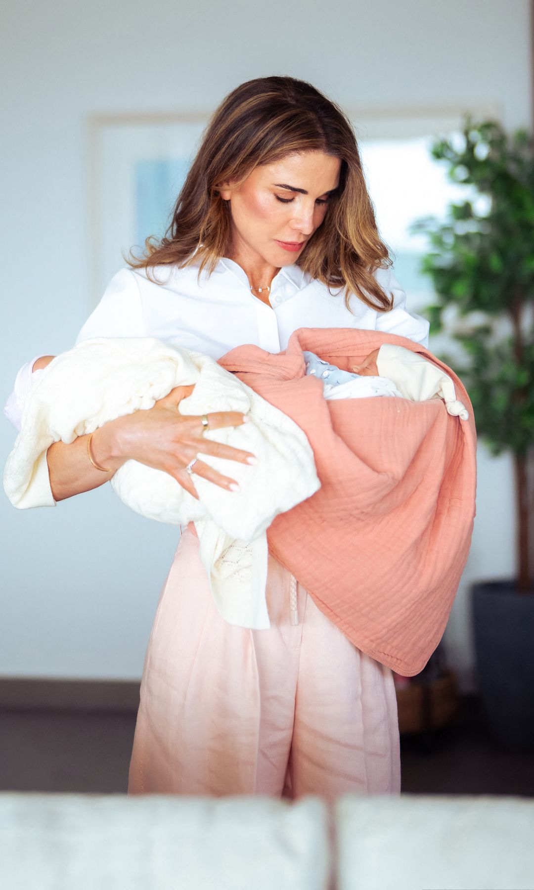 JordanÄôs King Abdullah II and Queen Rania pose with their twin granddaughters Princesses Talia and Rania, the daughters of Princess Iman bint Abdullah and Jameel Thermiotis, born on August 14, in Amman, Jordan, on August 17, 2026