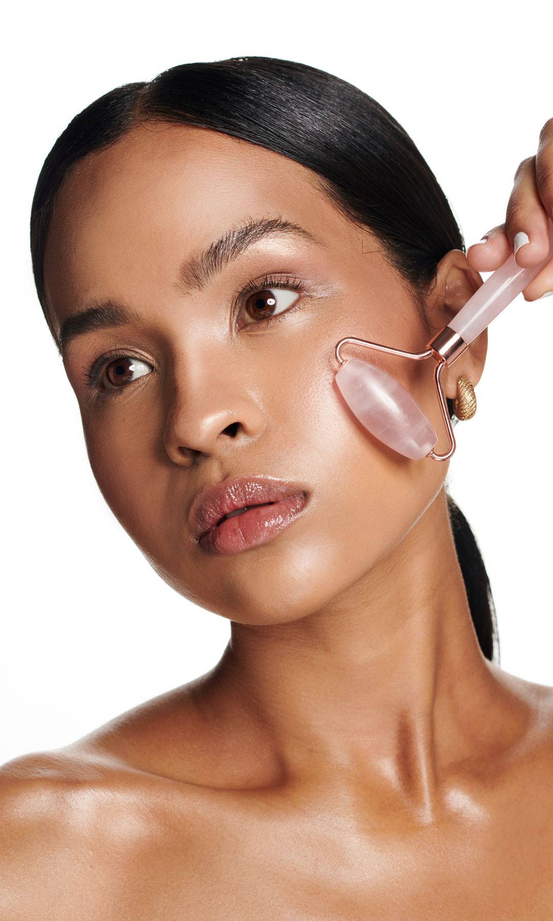 Mujer con herramienta facial