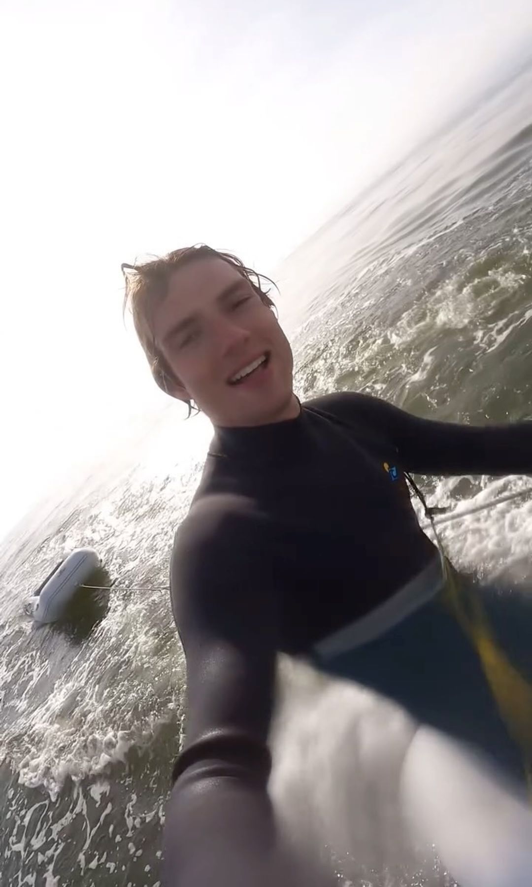 Tiphaine y Antoine se conocieron este verano en Le Touquet, donde él trabajaba como instructor de kitesurf y le enseñó a manejar un e-foil