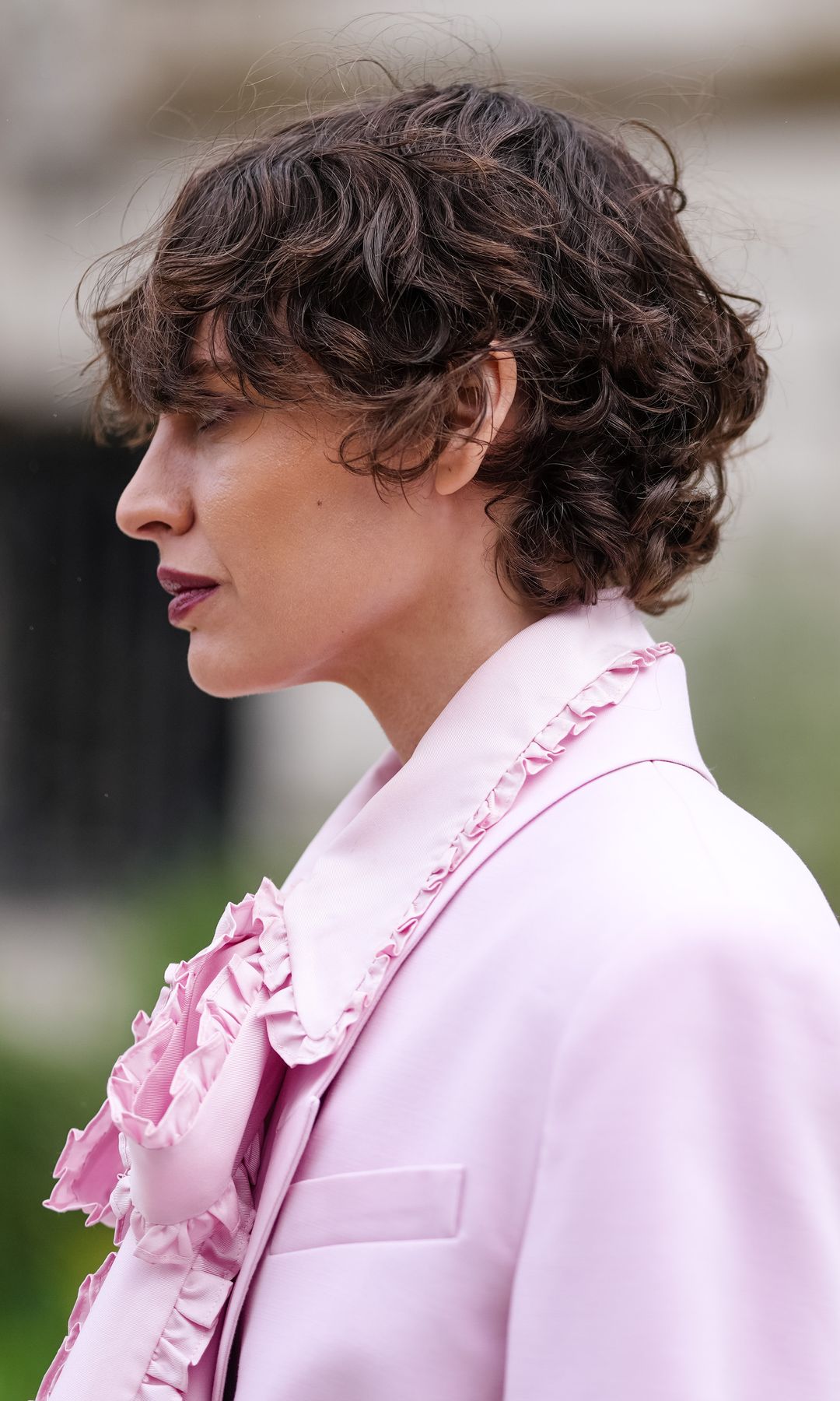  Corte de pelo corto y ondulado