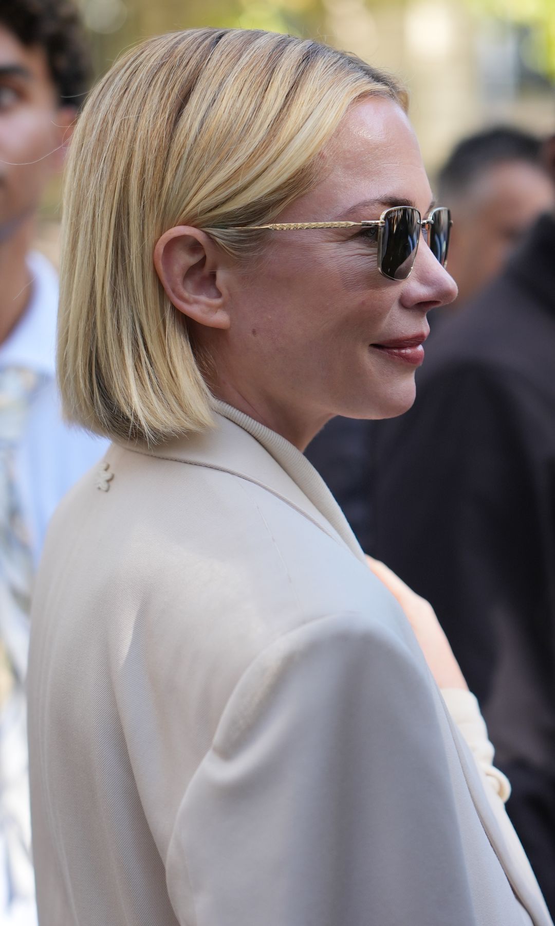 Mujer con pelo corto