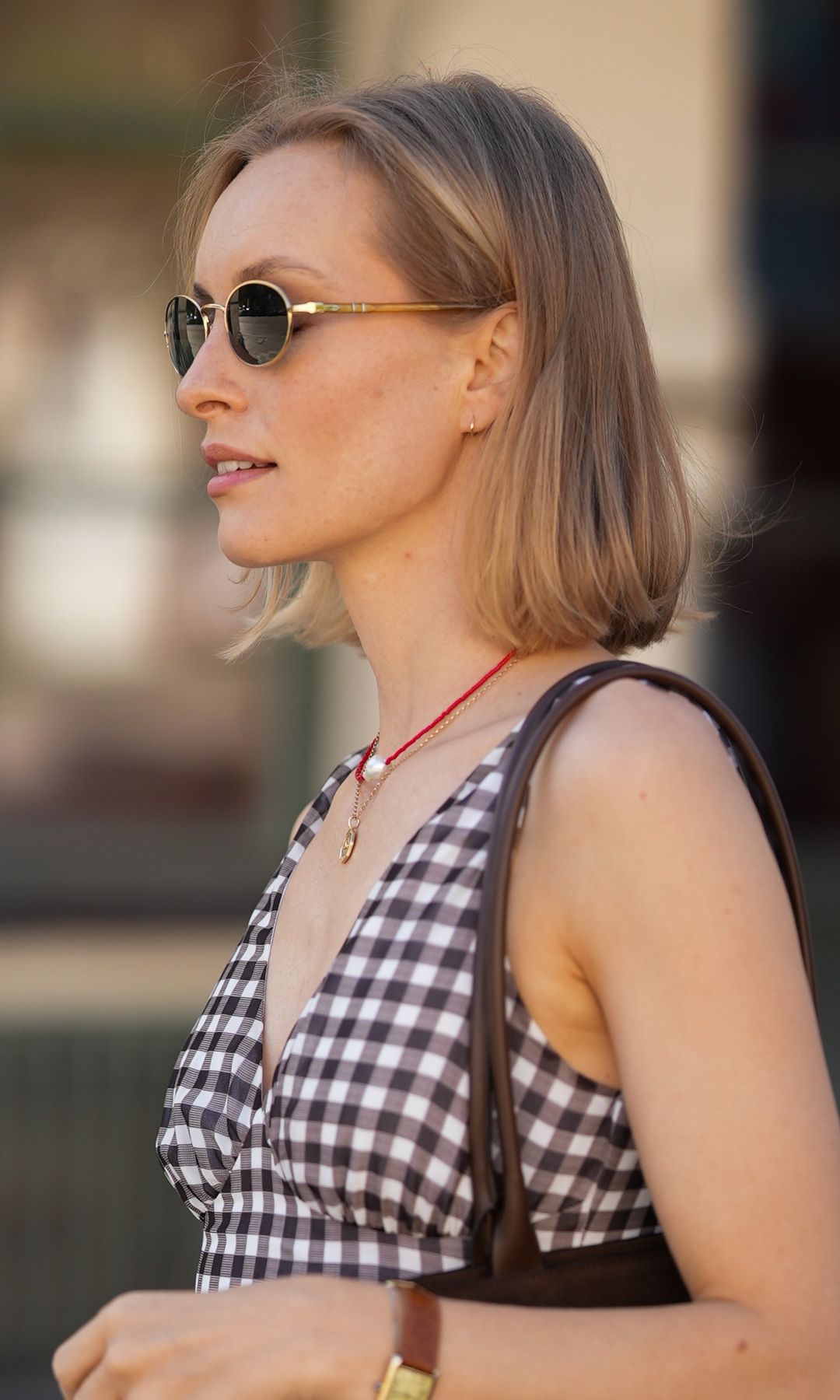 Mujer con pelo corto 