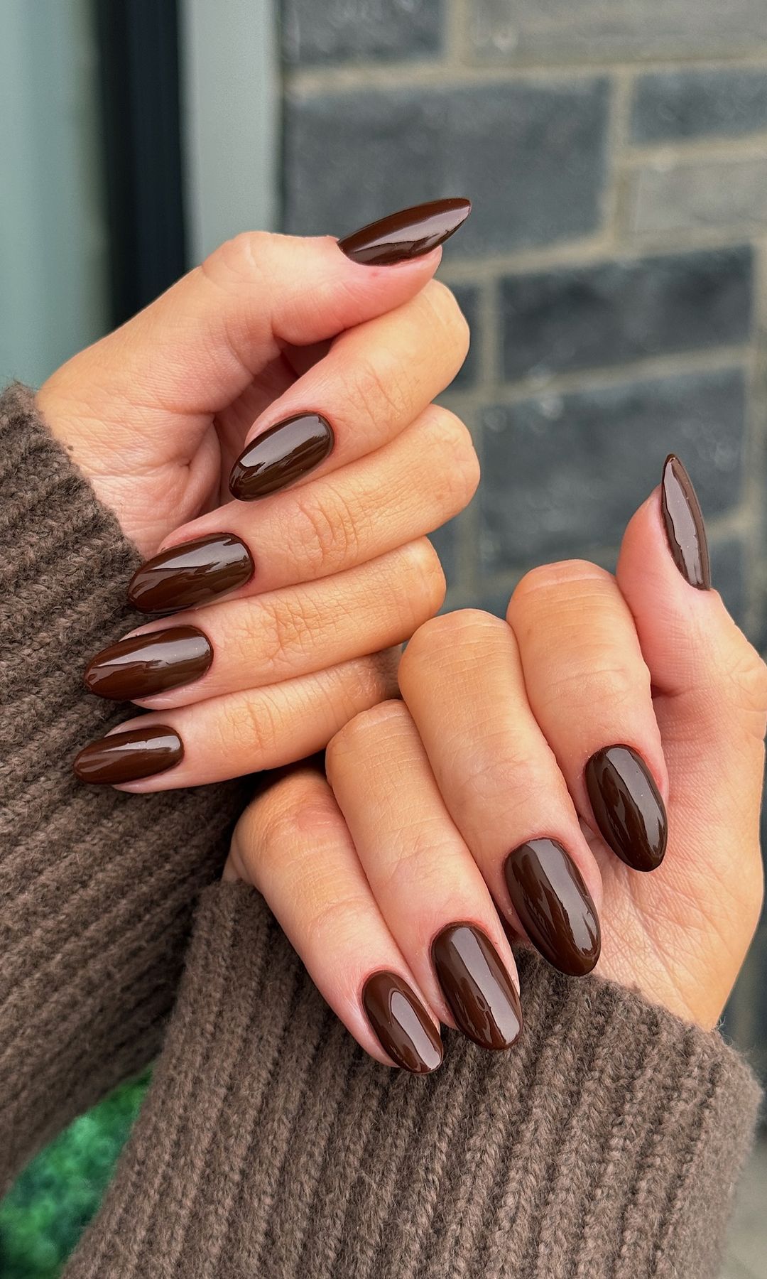 Manicura en marrón chocolate