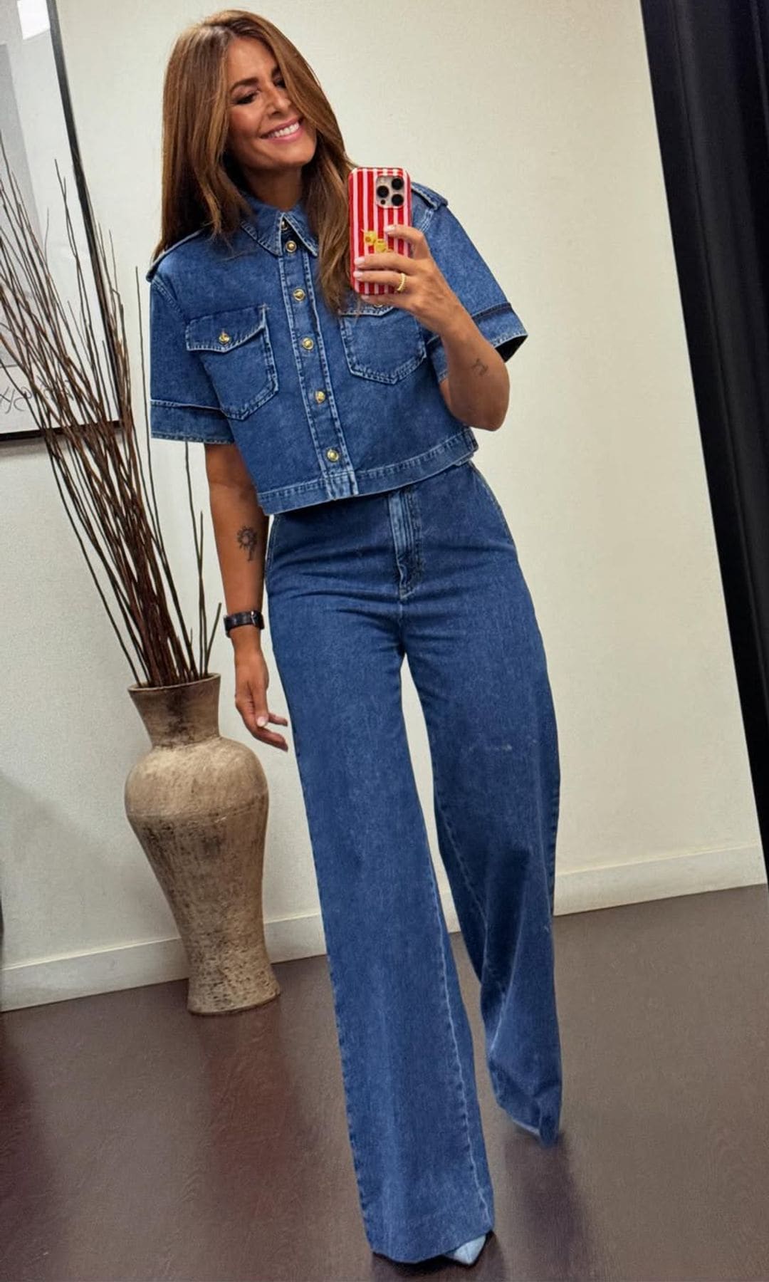 Nuria Roca con look vaquero