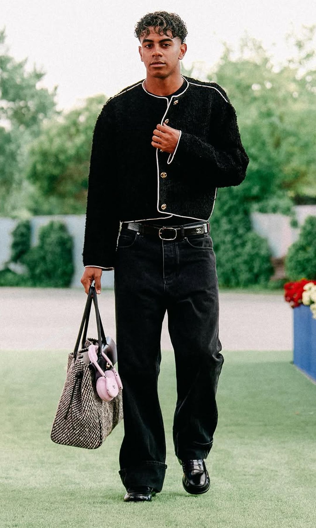 Lamine Yamal con bolso de Chanel