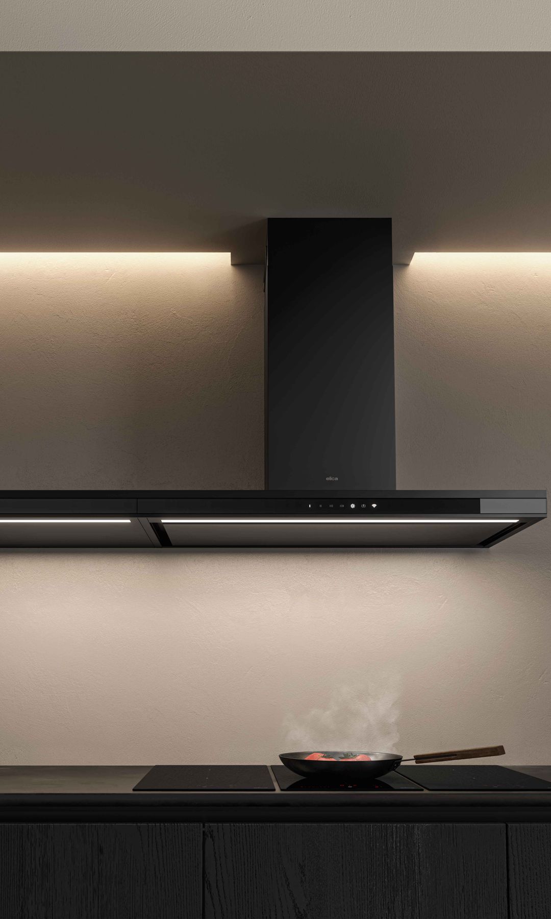Campana de cocina XL, placa de cocción con sartén 