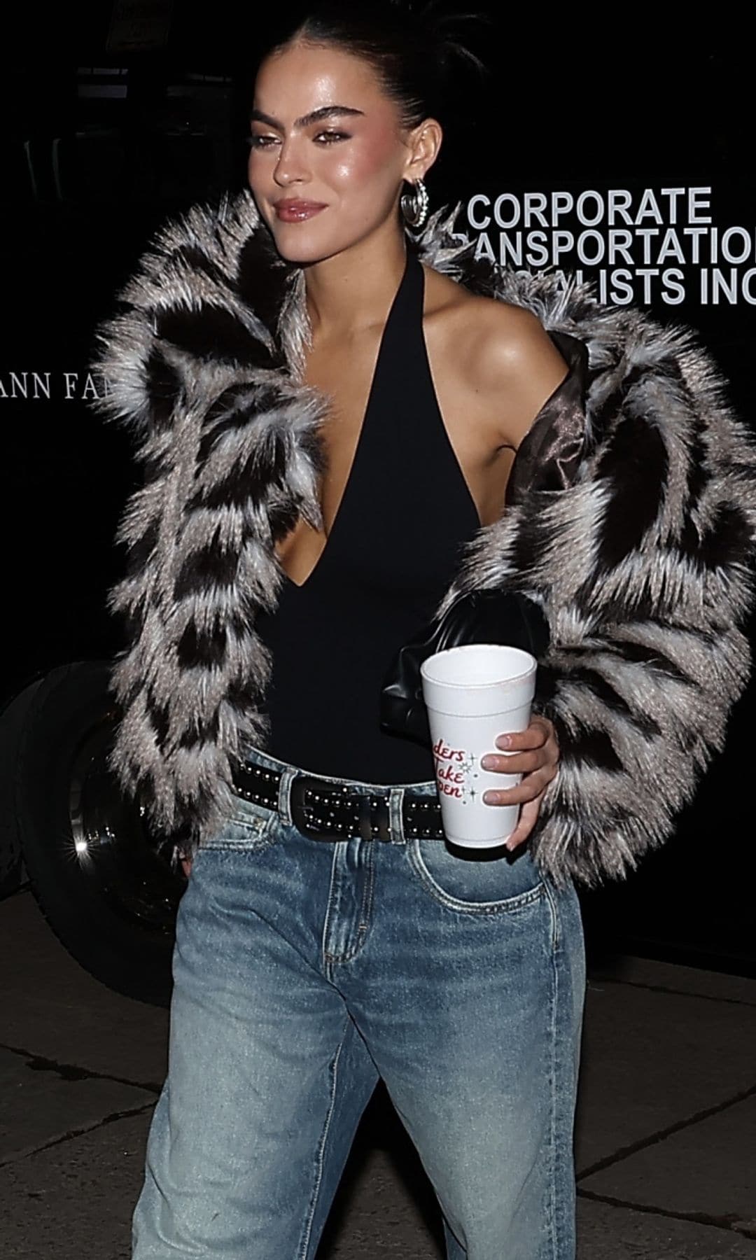 La esquiadora olímpica Lindsey Vonn fue vista pasando la Navidad en el restaurante Casa Tua, disfrutando de una cena festiva y celebrando la festividad junto con las hermanas de Brooks en Aspen