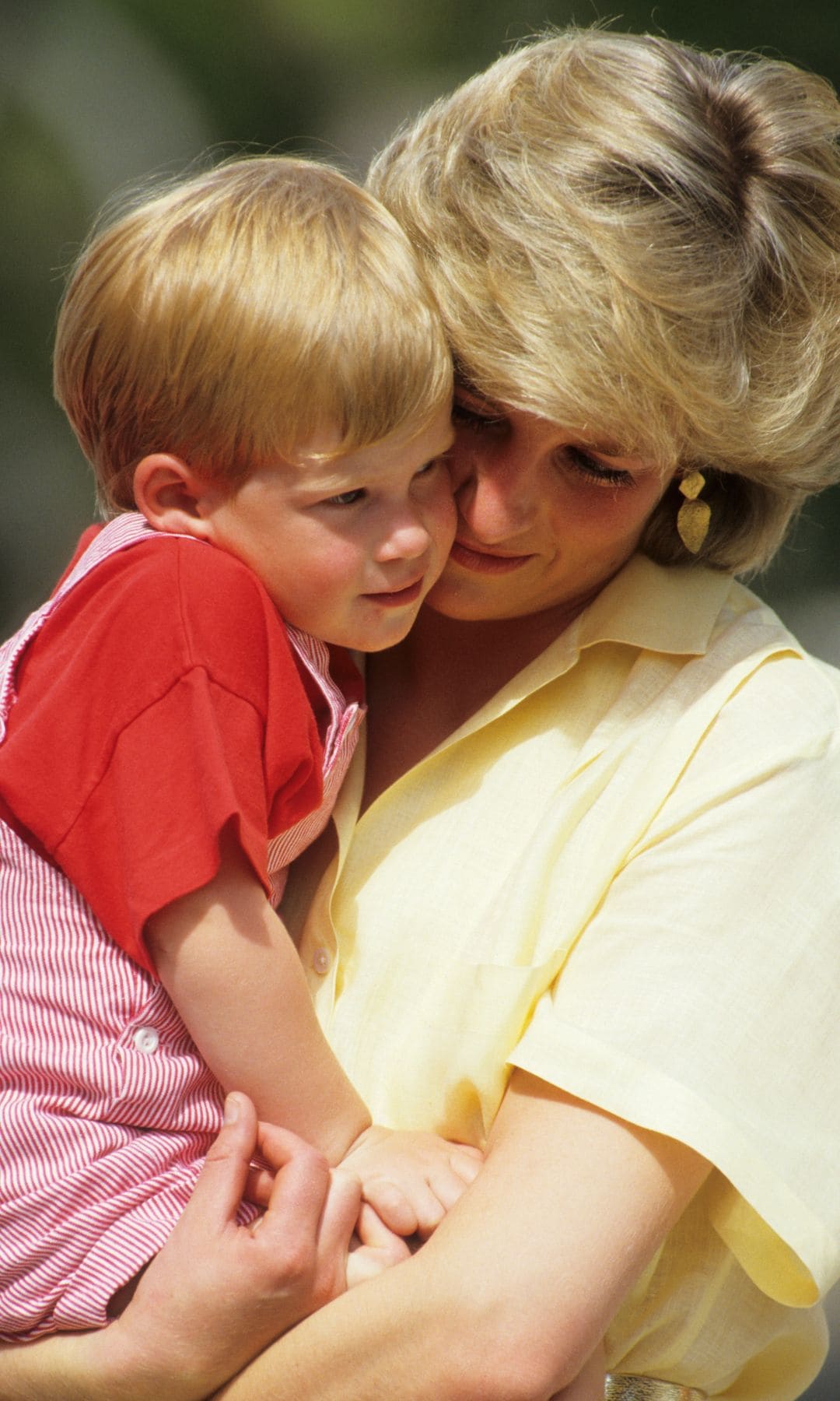 Esta es una de las fotos de Diana de Gales con el príncipe Harry que más se han publicado a lo largo de la historia, fue tomada en Mallorca en 1987