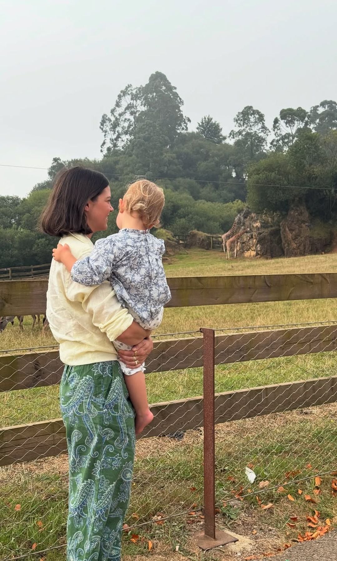 Isabelle Junot en Cantabria durante este verano, vacaciones en el norte junto a la familia donde han visitado Cabárceno