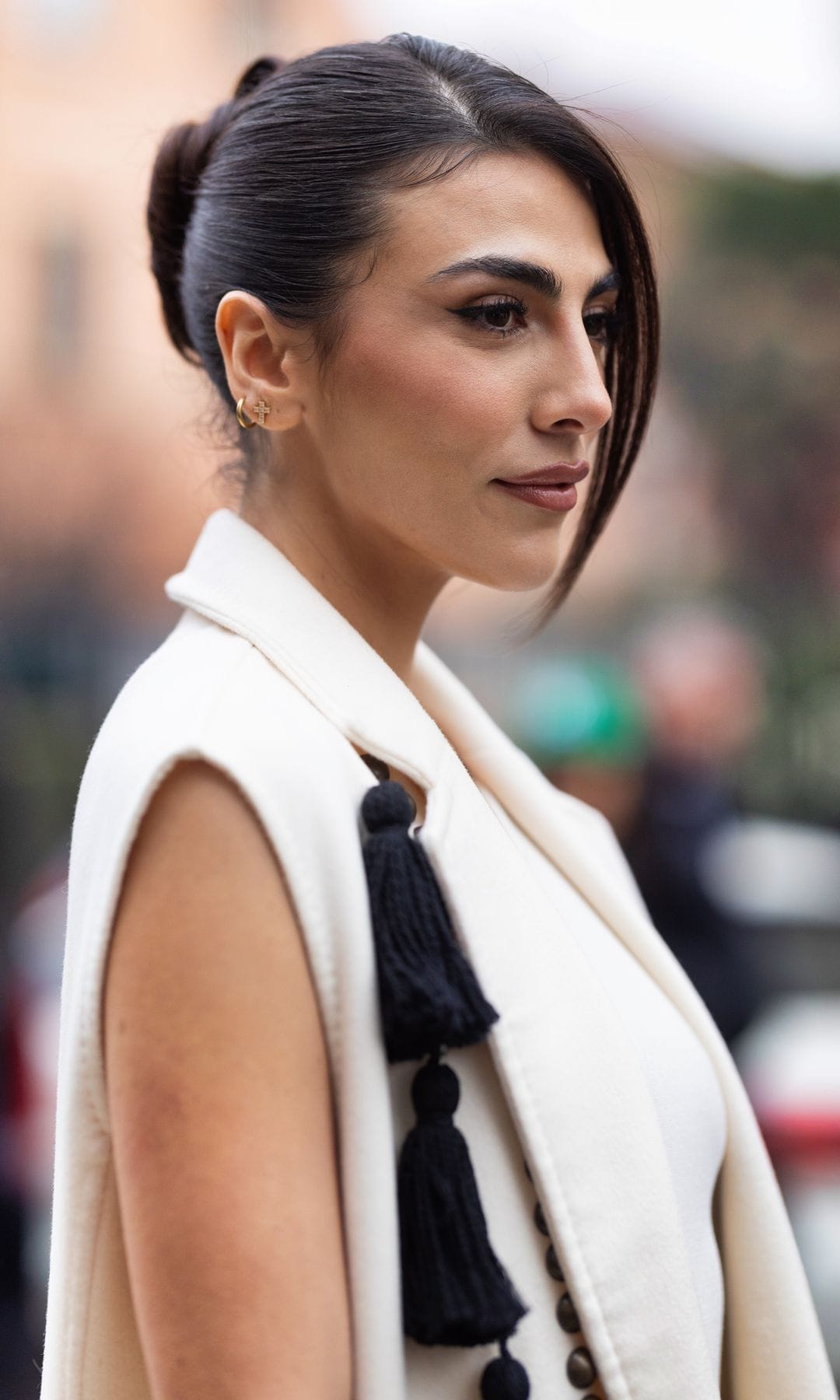   Mujer con flequillo lateral
