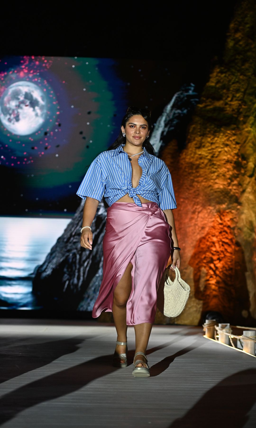 Sears propone una experimentación con los colores, estampados y tejidos para crear looks llenos de personalidad. 

