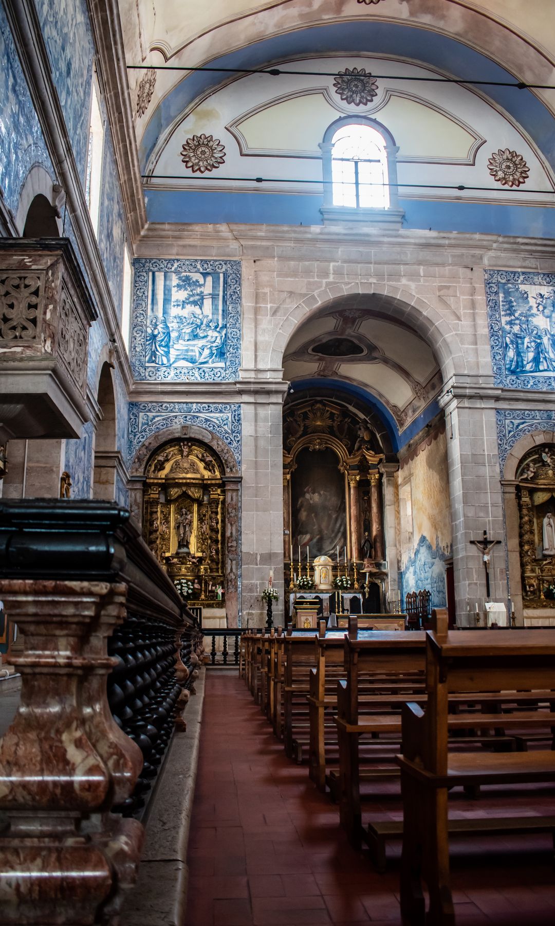 Interior de la iglesia de Santiago, en Alcácer do Sal, cerca de Lisboa