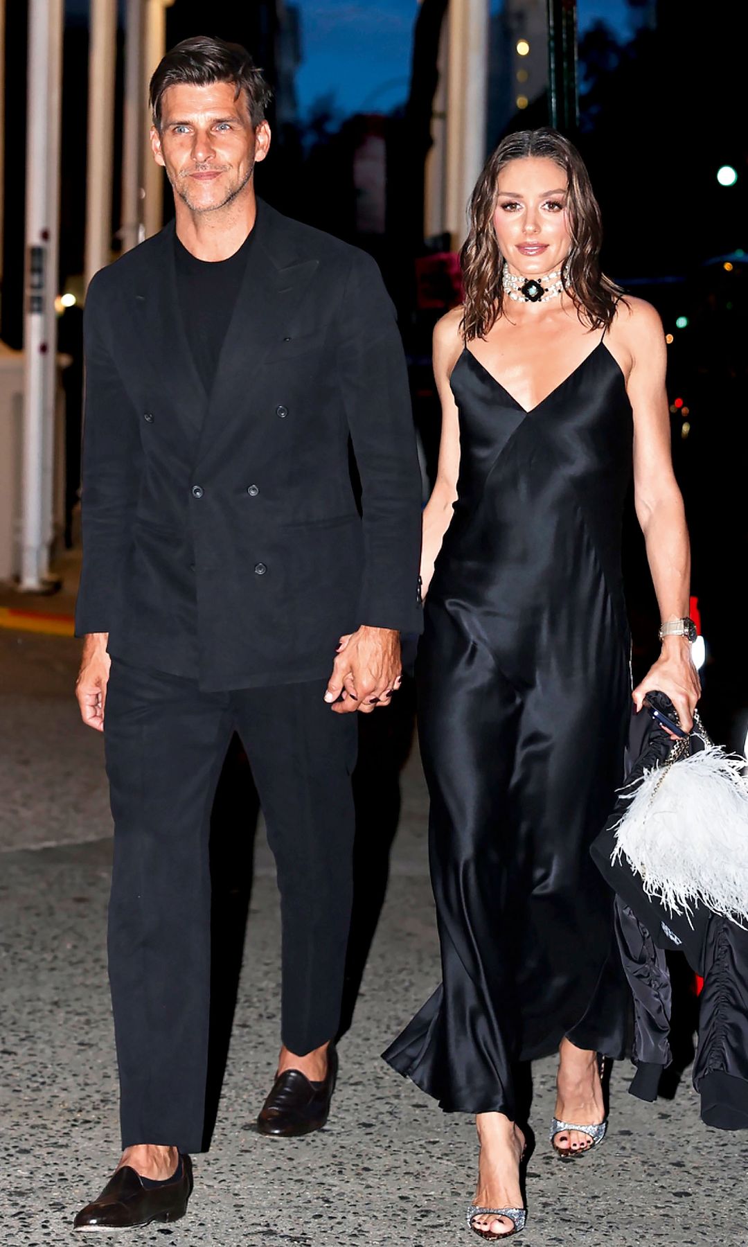Un retrato, Olivia Palermo y Johannes Huebl en su salida nocturna más chic de la gran Manzana