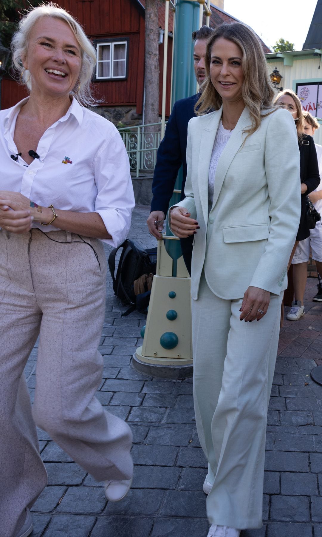 Magdalena de Suecia con traje blanco