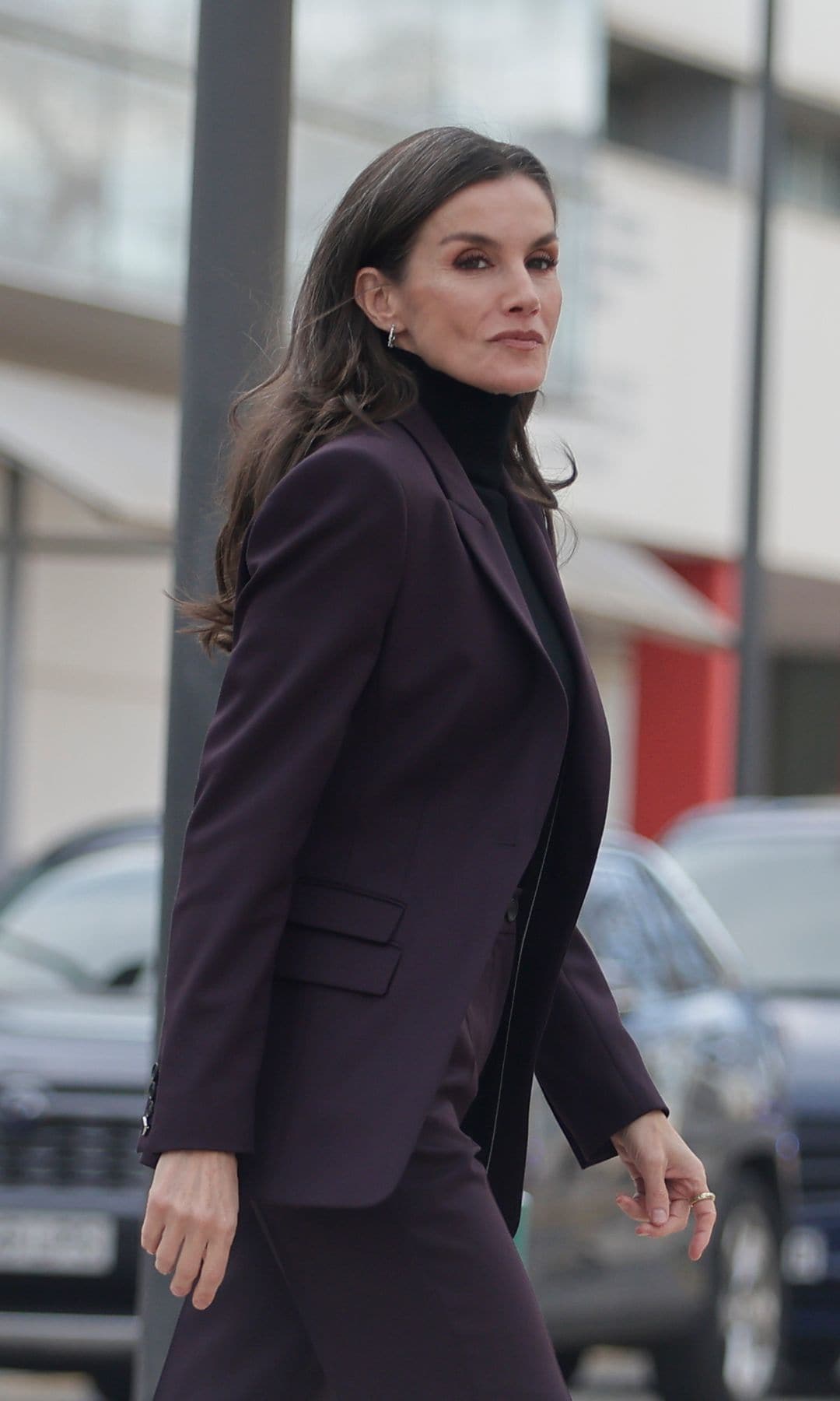 El reto de la reina Letizia en Valencia: un look contenido pero elegante y de tendencia