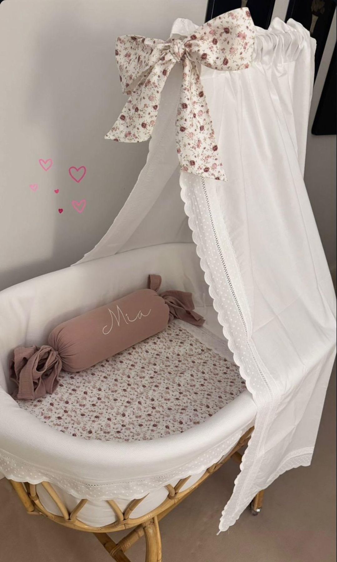 Ana Boyer enseña la habitación de su hija Mía