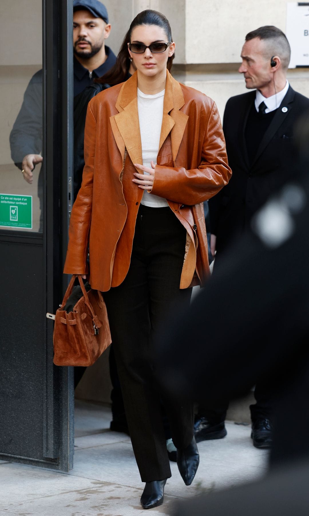 Kendall Jenner en las afueras del desfile de Schiaparelli