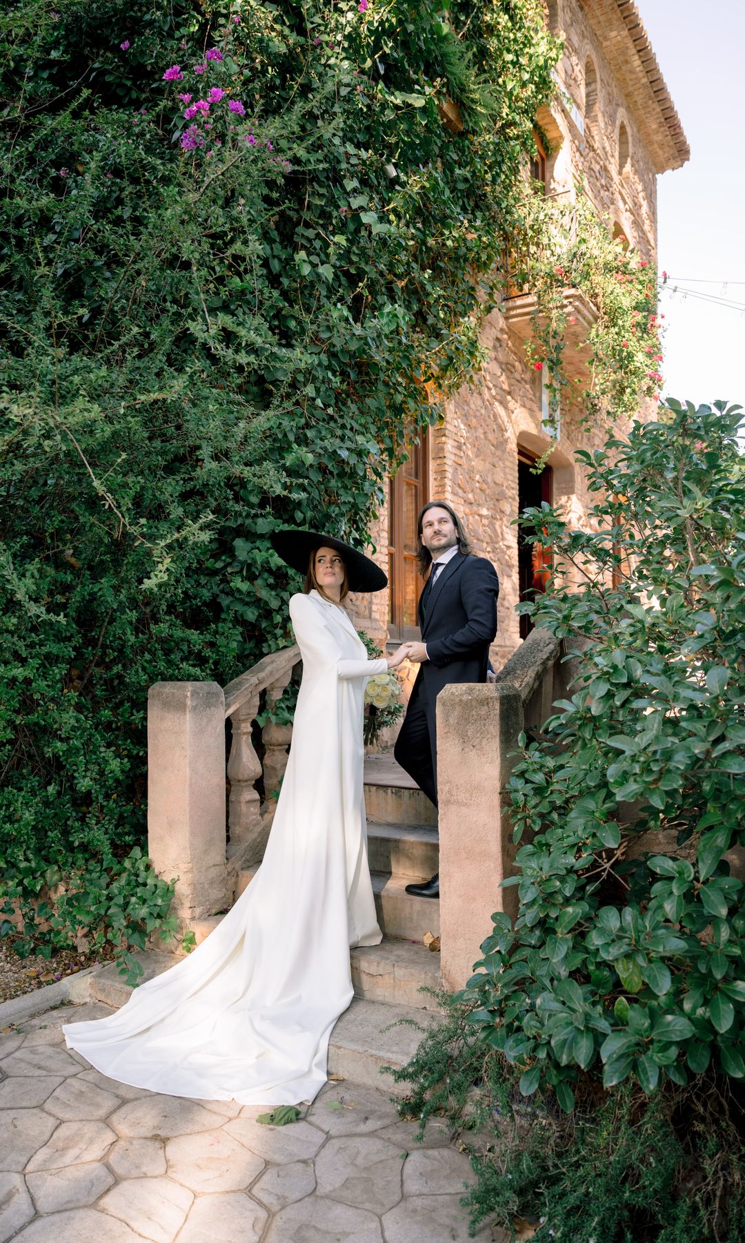 Boda en Castellón con vestido de novia minimal de Luis Infantes