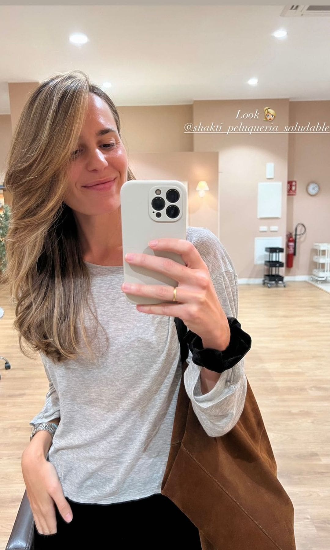 Claudia Osborne se aclara el pelo para el otoño