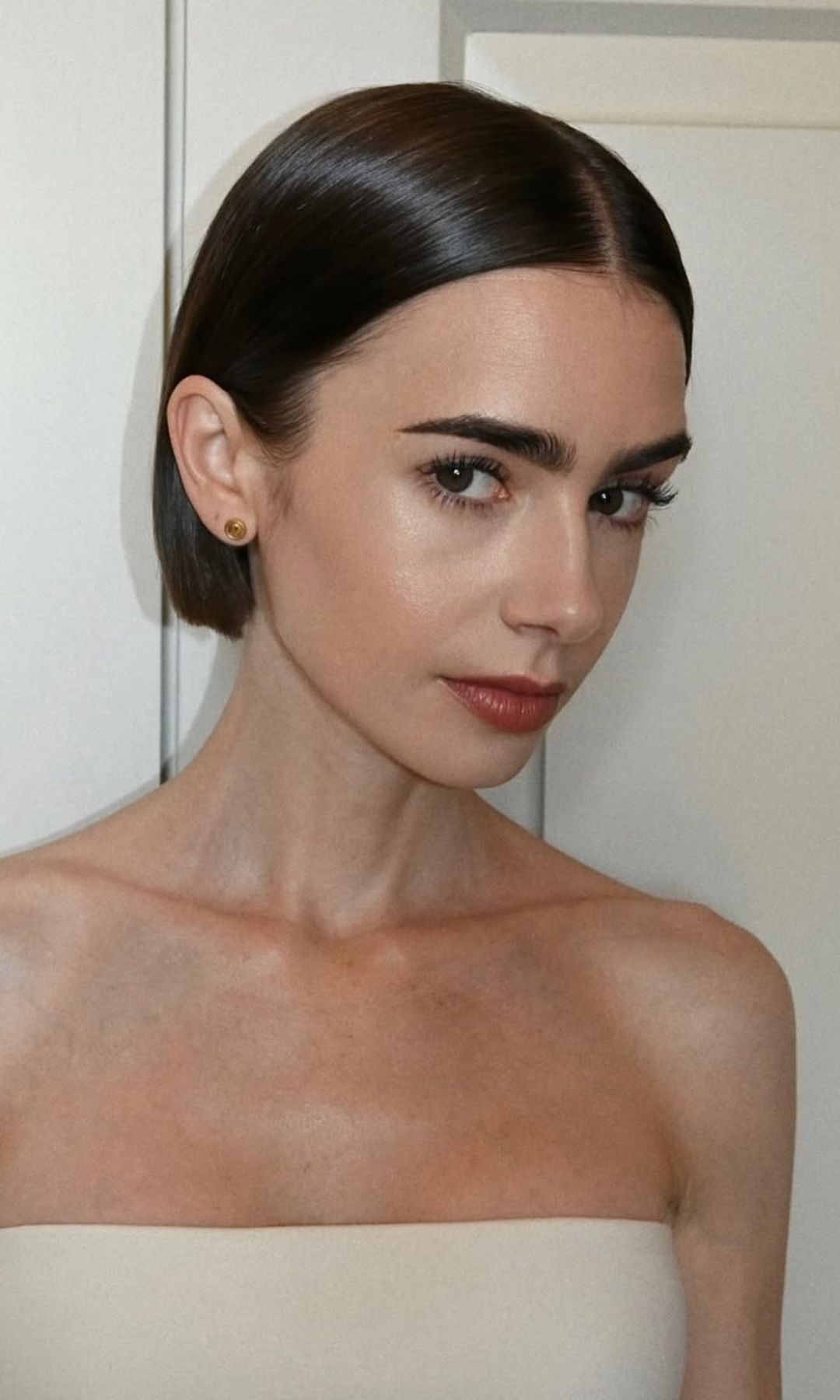 Cabello pulido y liso de Lily Collins