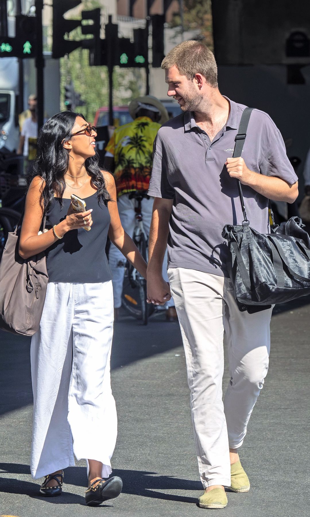 Juan Urdangarin y Sophia Khan inseparables: las imágenes más románticas de una pareja que se consolida