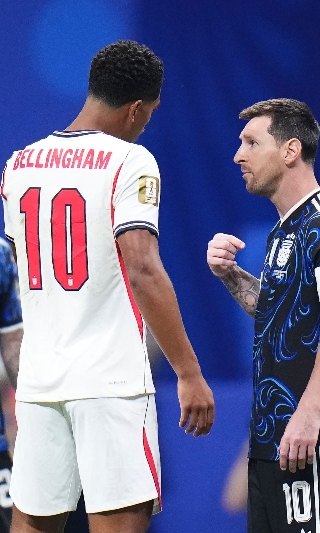 Bellingham y Messi hablando en la semifinal