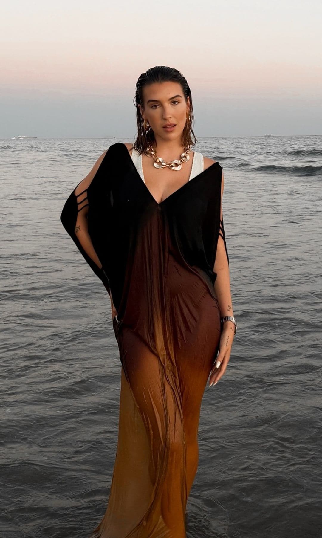 Alba Díaz con peinado efecto mojado