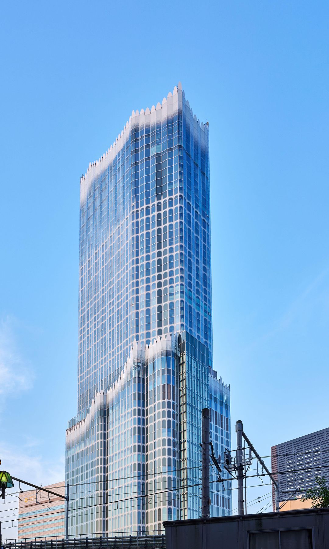 Tokyu Kabukicho Tower, diseño de Nagayama Yuko, Tokio, Japón
