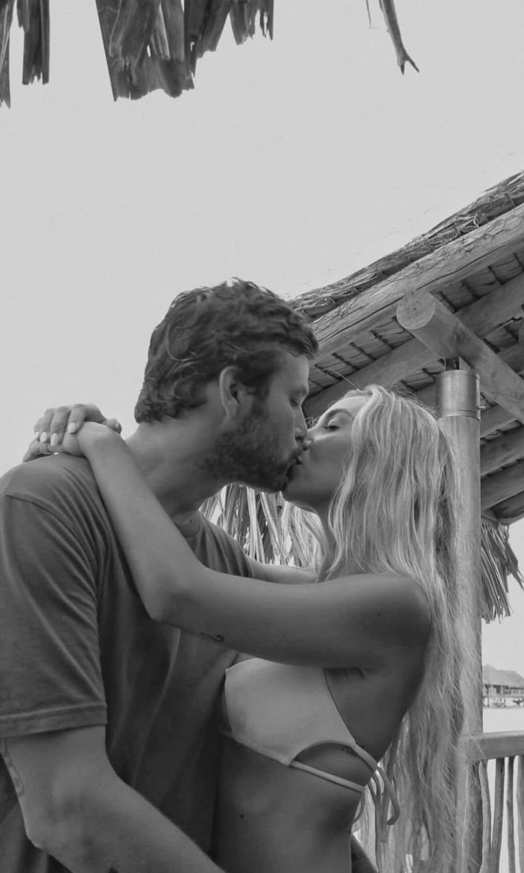 Guillermo Bárcenas dándole un beso a su mujer, Loreto Sesma