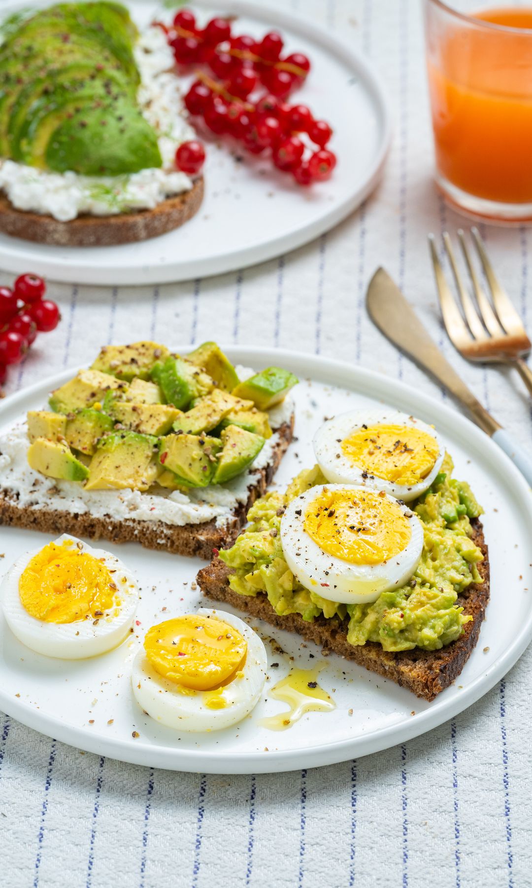 Tostadas con huevo y aguacate
