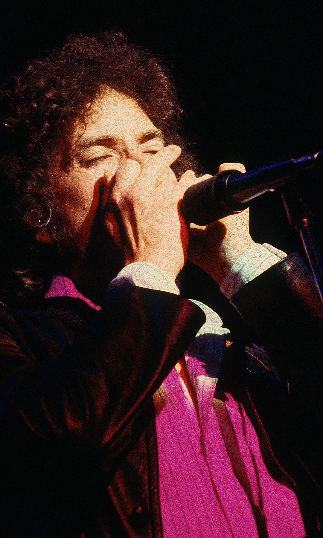 Bob Dylan y su banda se presentan en el Teatro Warfield de San Francisco durante la década de los ochenta