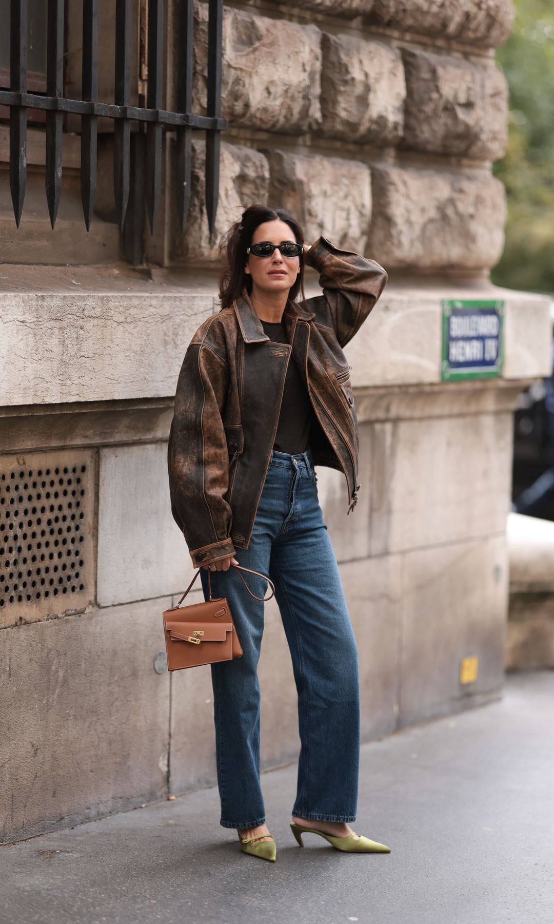 5 looks con cazadora de cuero para el otoño, una guía de Gala González