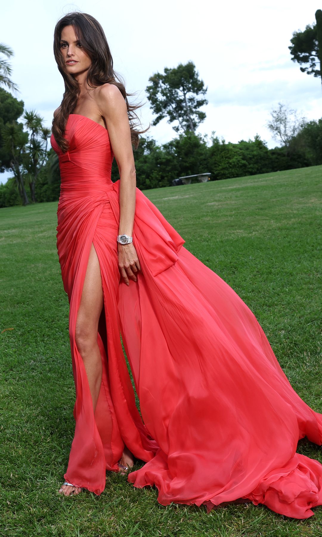 CAP D'ANTIBES, FRANCE - MAY 22: Izabel Goulart attends the amfAR Gala Cannes 2025 presented by Chopard at Hotel du Cap-Eden-Roc on May 22, 2025 in Cap d'Antibes, France. (Photo by Pascal Le Segretain/amfAR/Getty Images for amfAR)