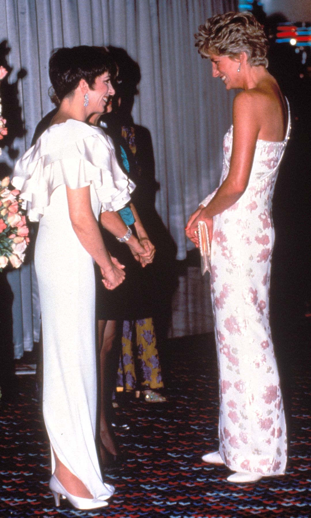 Liza Minnelli junto a Diana de Gales en un evento oficial