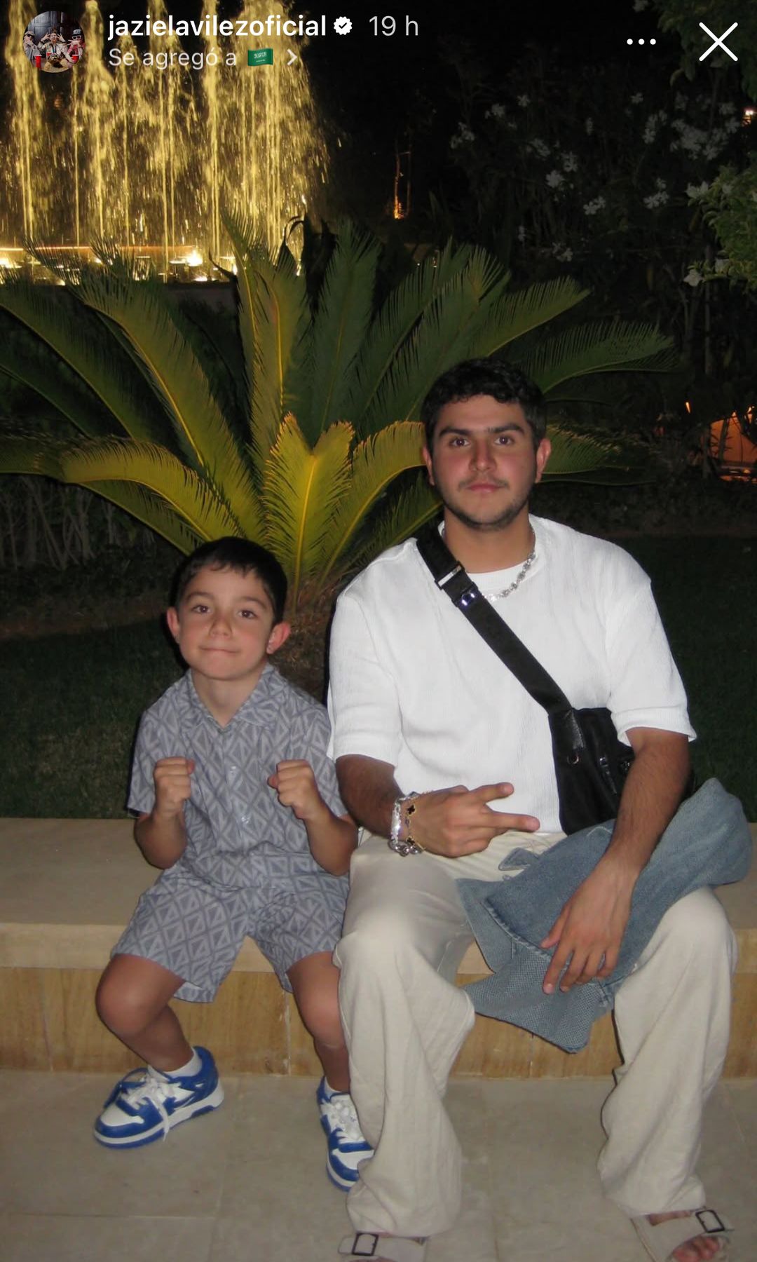 Jaziel Avilez con el pequeño Saúl Adiel, hijo de 'Canelo'