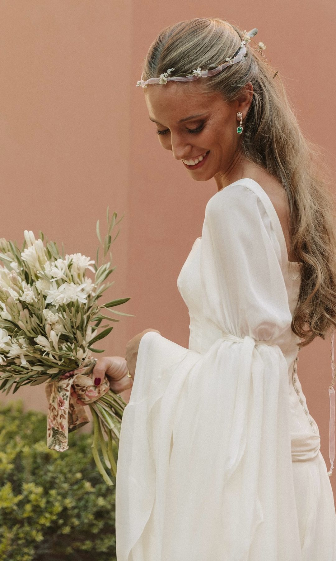 Novias con tocado flores