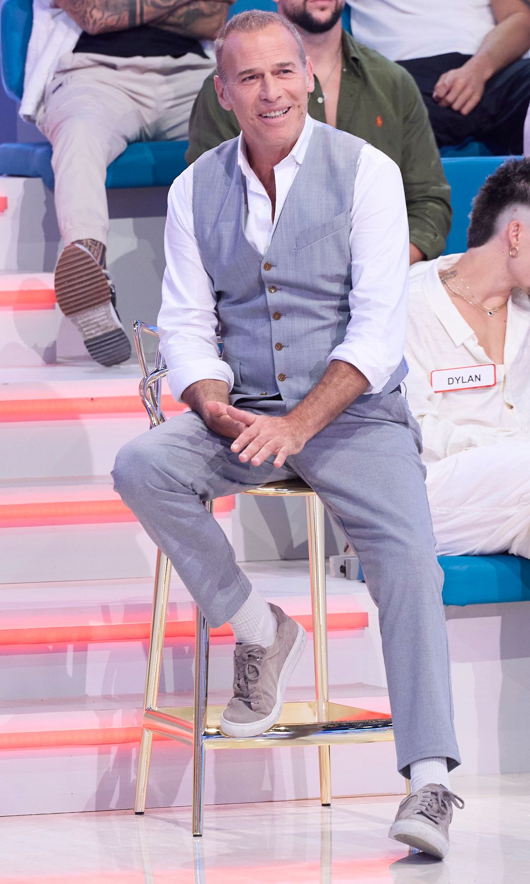 El presentador trae un nuevo formato a Telecinco con un nuevo registro le obliga a desarrollar facetas que antes no requería el directo: “Esto es otro rollo. Aquí tienes que escuchar mucho, tener pausas, ver cuándo la gente llora, lo que piensa... ", confiesa