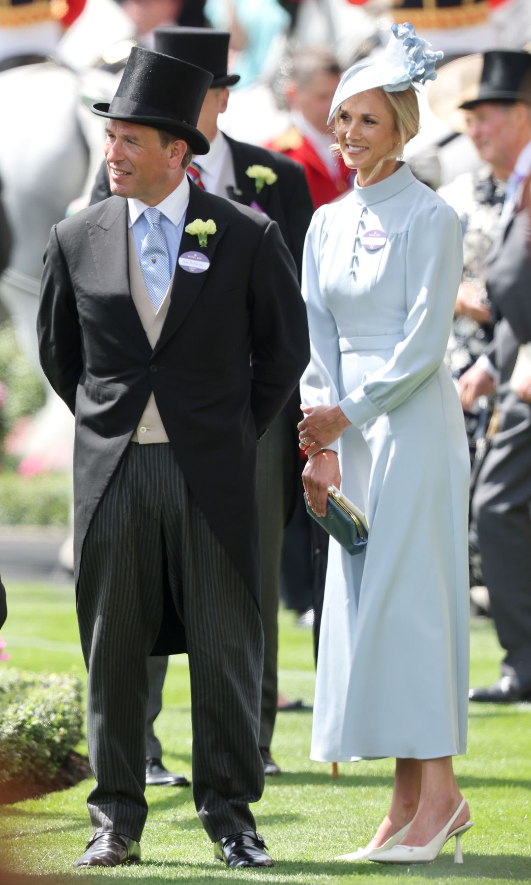 Harriet Phillips debuta en Ascot como miembro de la familia real británica después de su boda con un impecable vestido azul