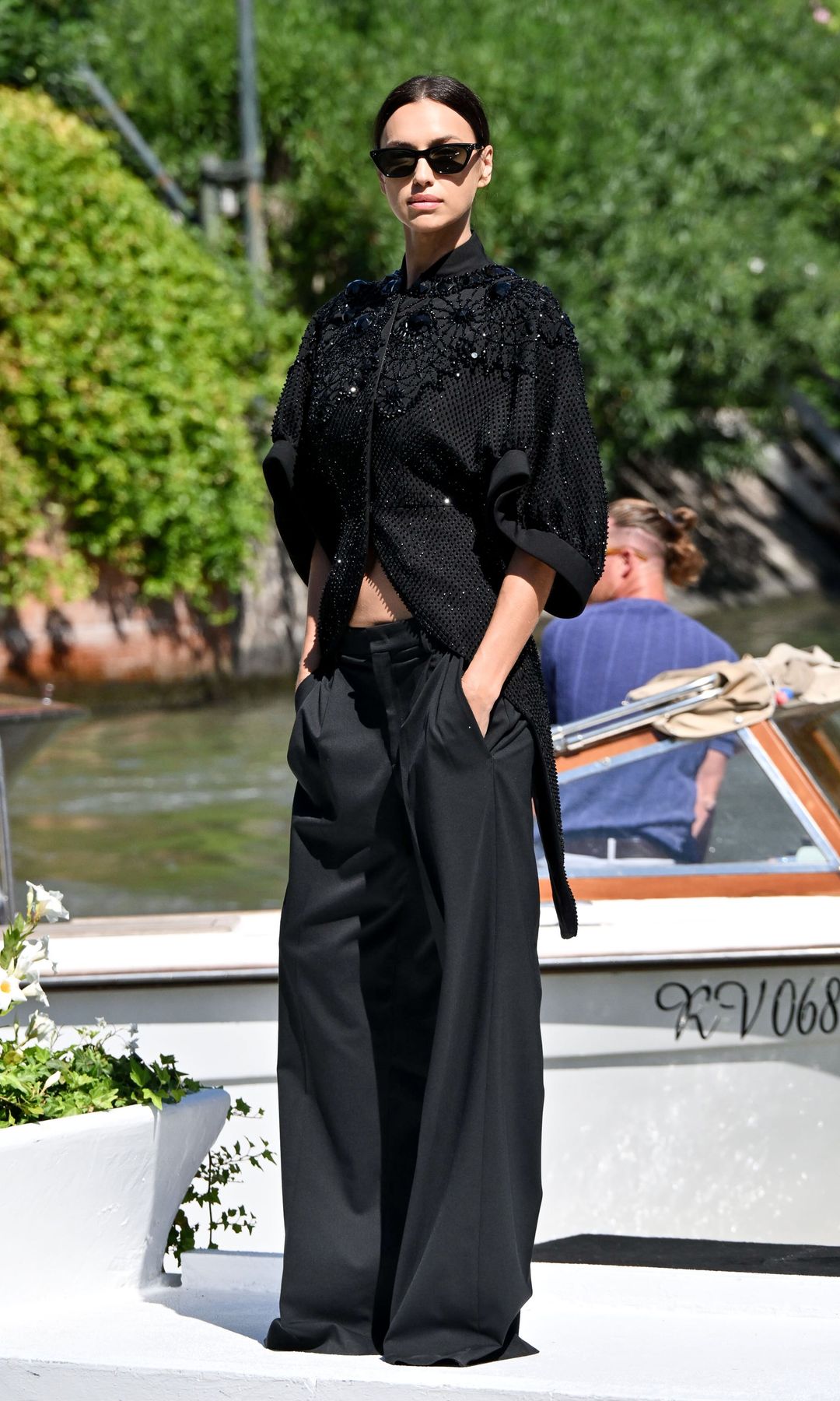 De la elegancia de Irina Shayk a la sensualidad de Georgina Rodríguez: los looks más comentados de Venecia fuera de la alfombra roja