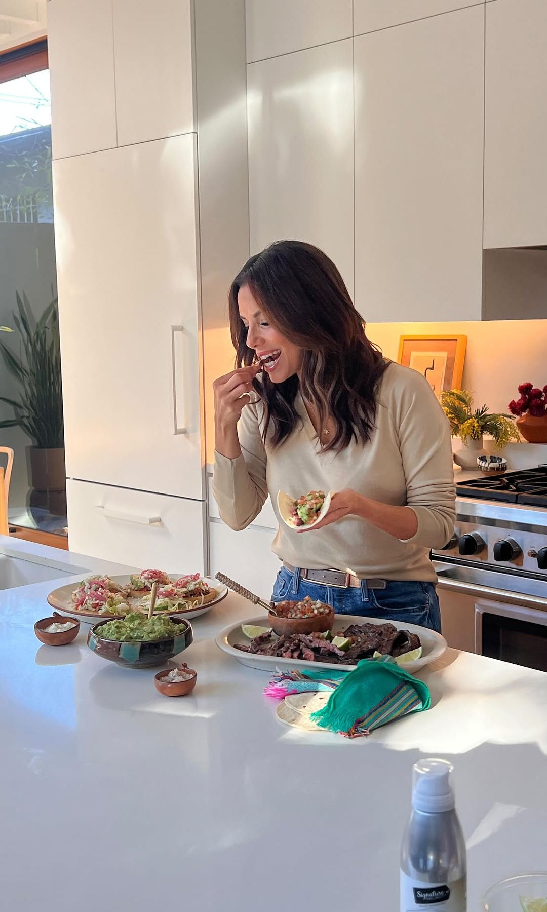 Eva Longoria cocinando