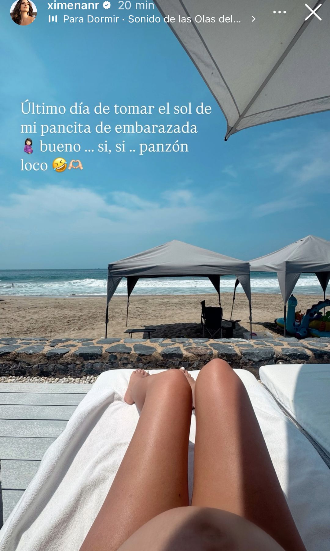 Ximena Navarrete con su pancita de embarazo