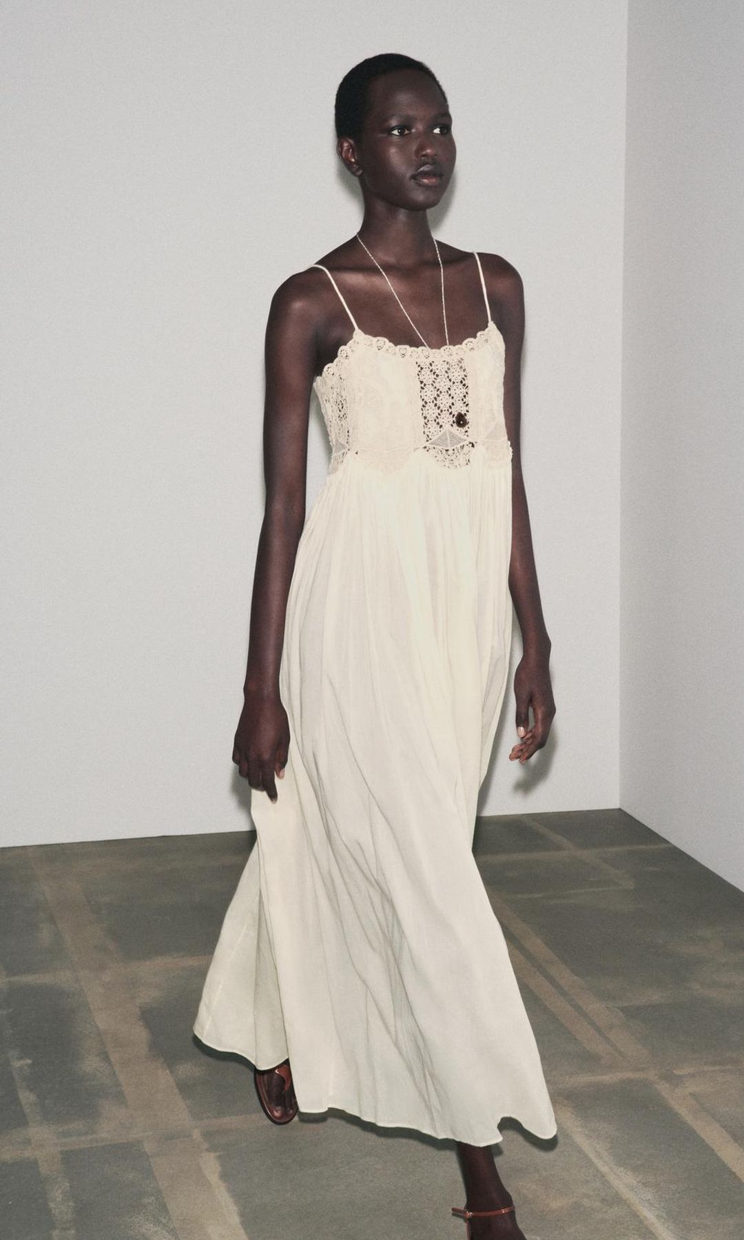 Vestido crochet y algodón (69,95 euros)