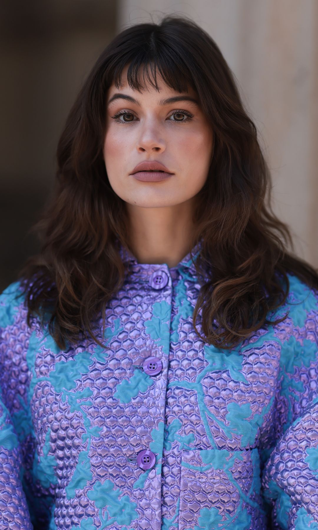 Mujer con cabello castaño