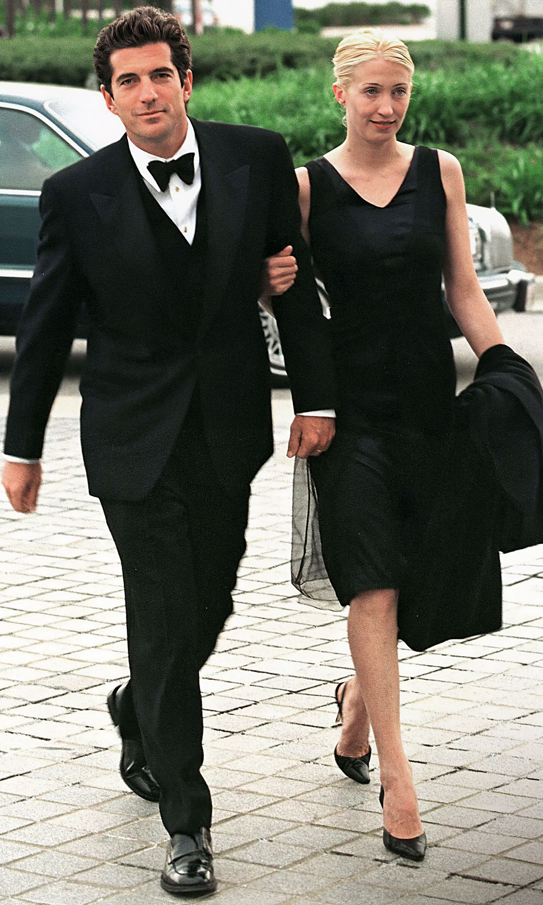 John y Carolyn en una imagen de 1997, en la fiesta organizada en Nueva York el día que el presidente JFK habría cumplido 80 años